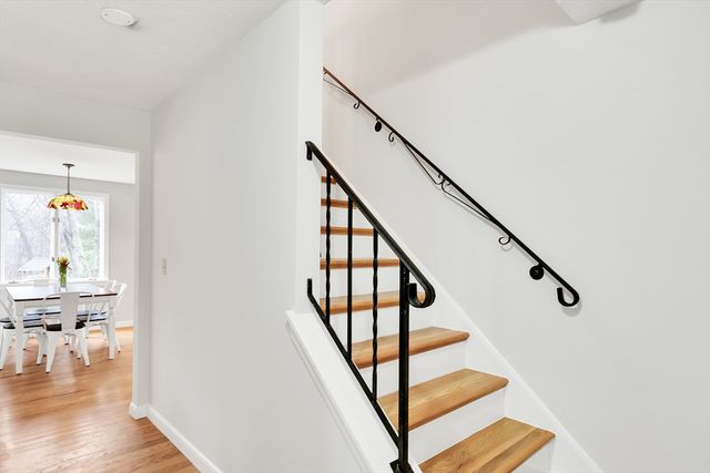 6 Flanagan Dr, Framingham, MA 01701