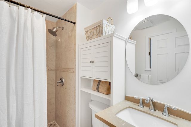 6 Flanagan Dr, Framingham, MA 01701