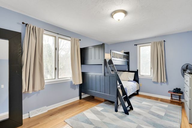 6 Flanagan Dr, Framingham, MA 01701