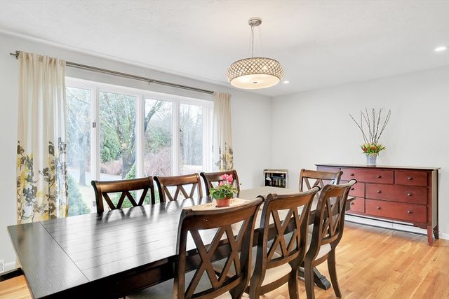 6 Flanagan Dr, Framingham, MA 01701