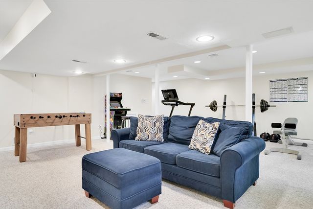 6 Flanagan Dr, Framingham, MA 01701