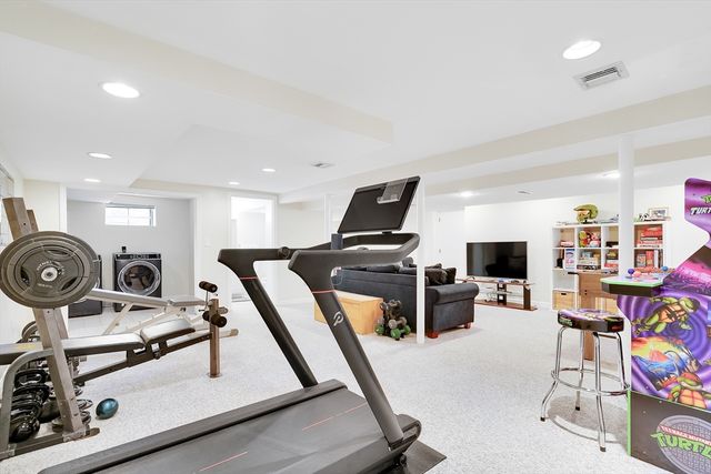 6 Flanagan Dr, Framingham, MA 01701