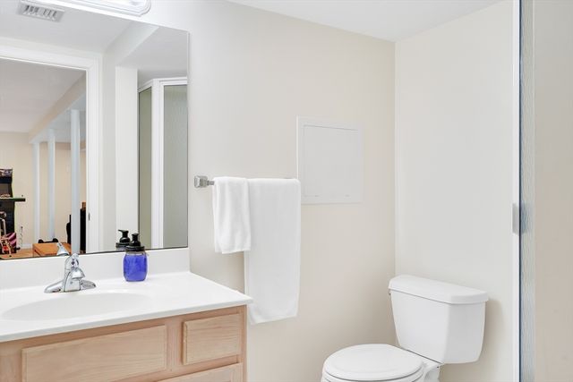 6 Flanagan Dr, Framingham, MA 01701