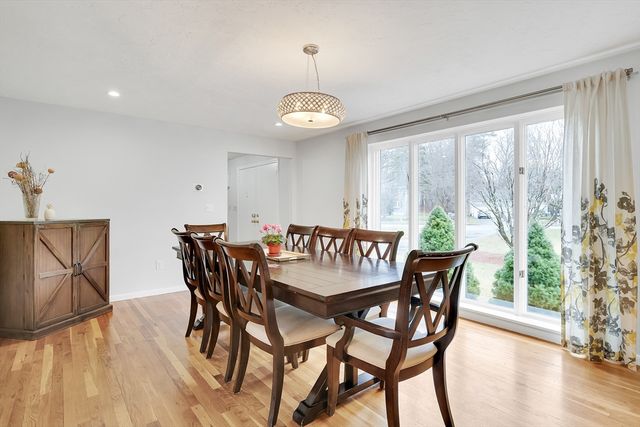 6 Flanagan Dr, Framingham, MA 01701