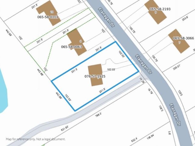 6 Flanagan Dr, Framingham, MA 01701