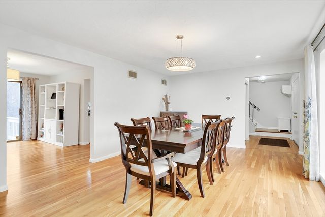 6 Flanagan Dr, Framingham, MA 01701