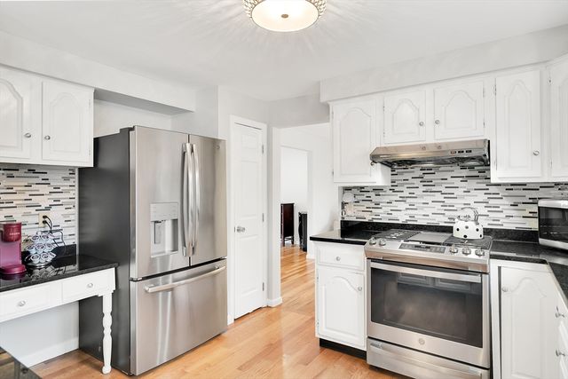 6 Flanagan Dr, Framingham, MA 01701