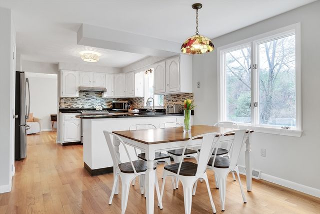 6 Flanagan Dr, Framingham, MA 01701