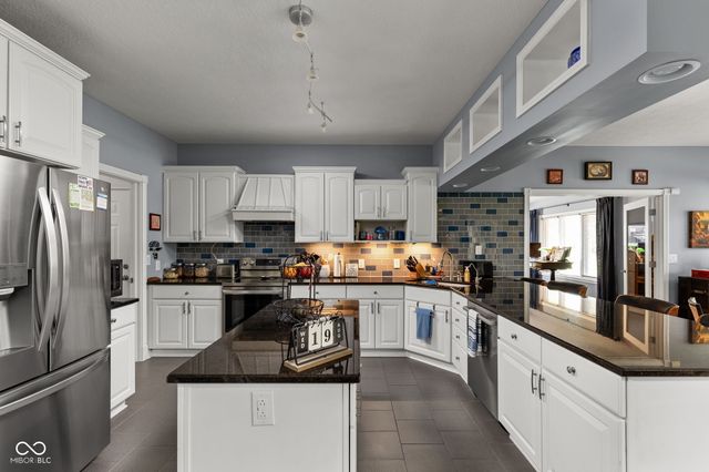 1595 Blue Phlox Drive, Avon, IN 46123