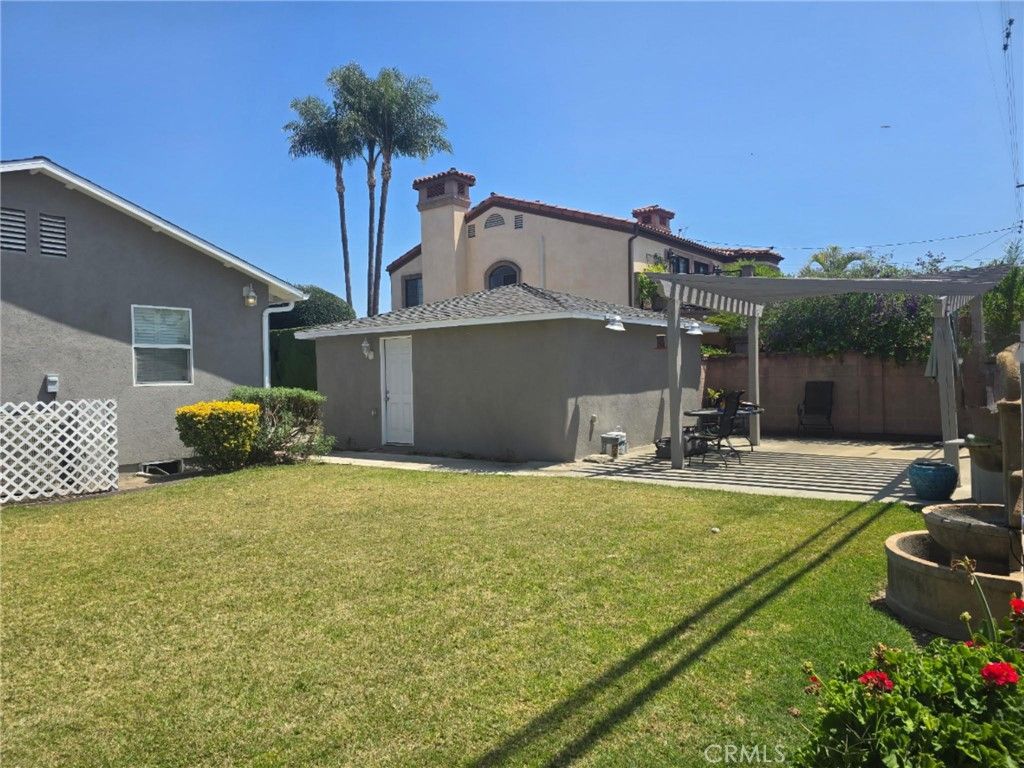 Image 14 of property listing at 10613 Shellyfield, Downey, CA 90241
