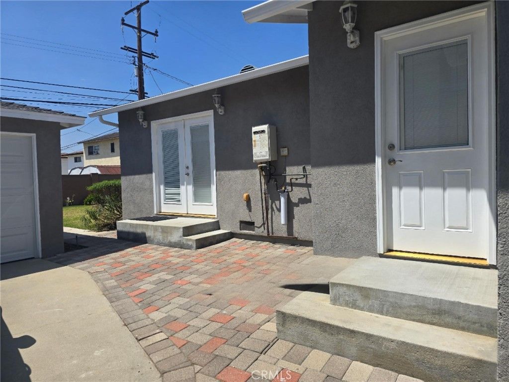 Image 15 of property listing at 10613 Shellyfield, Downey, CA 90241