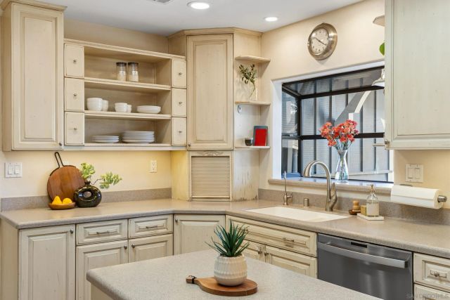 9313 Christina Ln, Lakeside, CA 92040