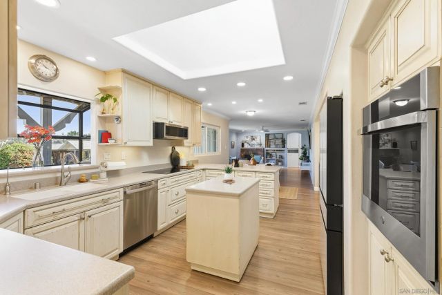 9313 Christina Ln, Lakeside, CA 92040