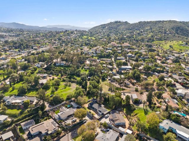 9313 Christina Ln, Lakeside, CA 92040