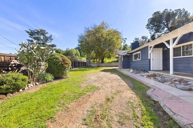 9313 Christina Ln, Lakeside, CA 92040