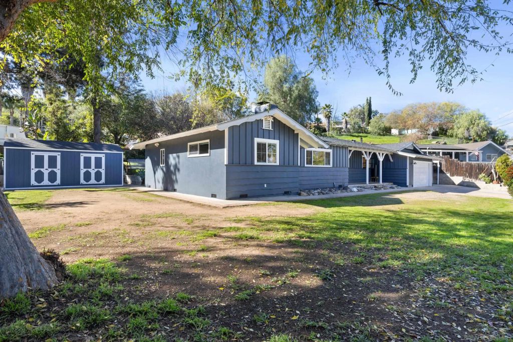 9313 Christina Ln, Lakeside, CA 92040