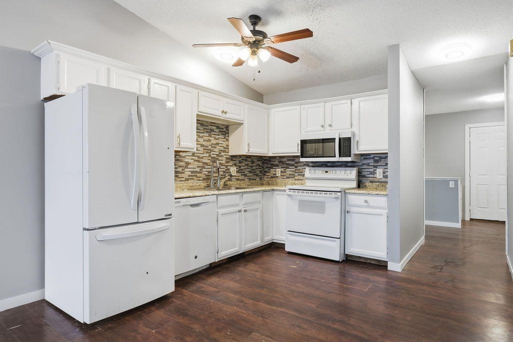 207 Shawnee Trail, Shakopee, MN 55379 — photo 2