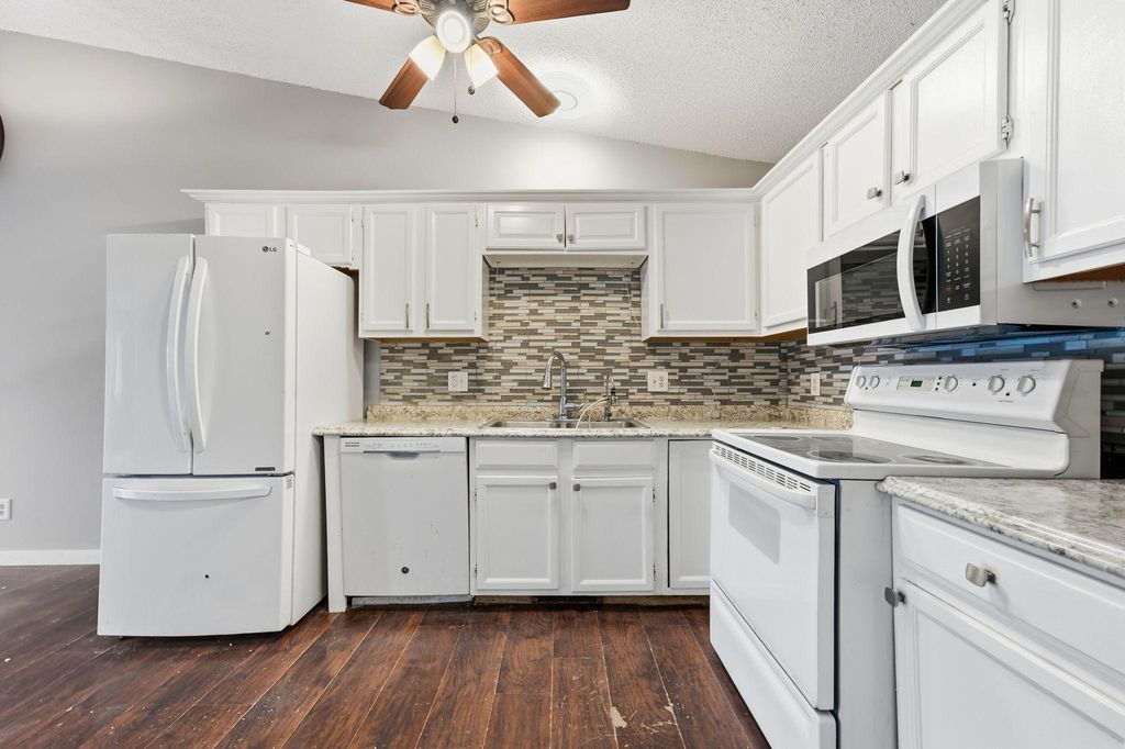 207 Shawnee Trail, Shakopee, MN 55379 — photo 3