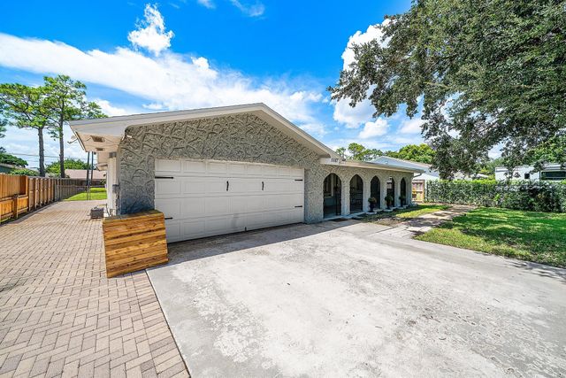 5587 3rd Road, Lake Worth, FL 33467