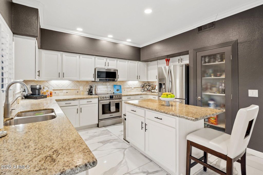 Image 13 of property listing at 4376 E Anderson Drive, Phoenix, AZ 85032