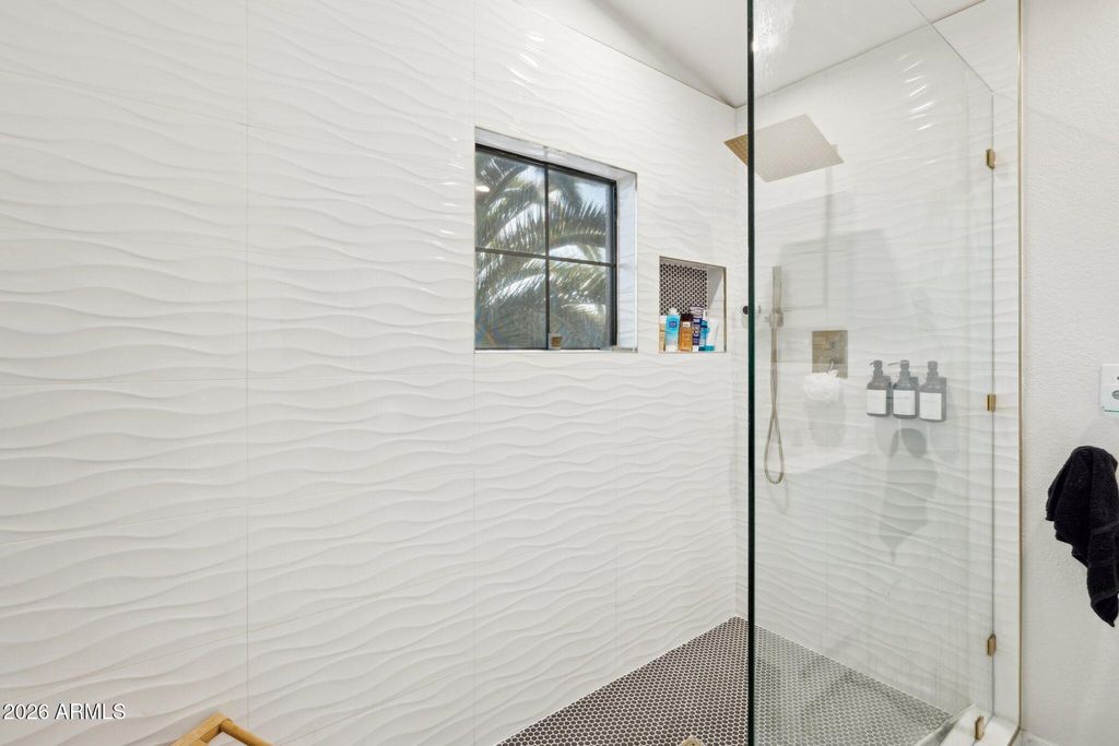 Image 18 of property listing at 4376 E Anderson Drive, Phoenix, AZ 85032