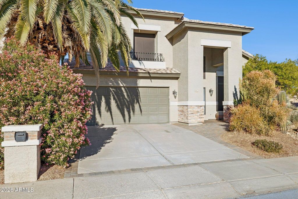 Image 2 of property listing at 4376 E Anderson Drive, Phoenix, AZ 85032