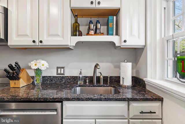 3045 S ABINGDON ST, Arlington, VA 22206