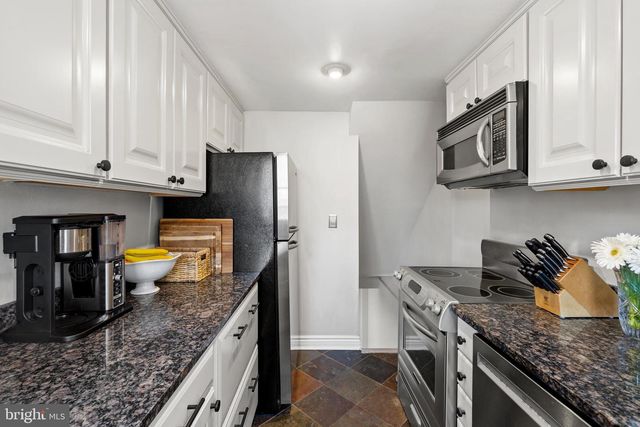 3045 S ABINGDON ST, Arlington, VA 22206