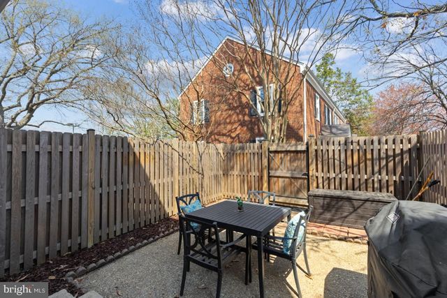 3045 S ABINGDON ST, Arlington, VA 22206