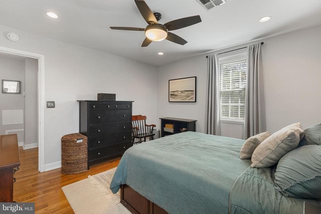 3045 S ABINGDON ST, Arlington, VA 22206