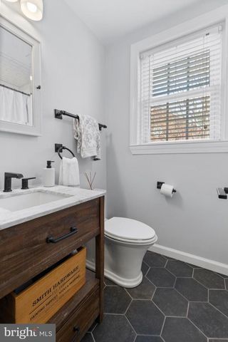 3045 S ABINGDON ST, Arlington, VA 22206