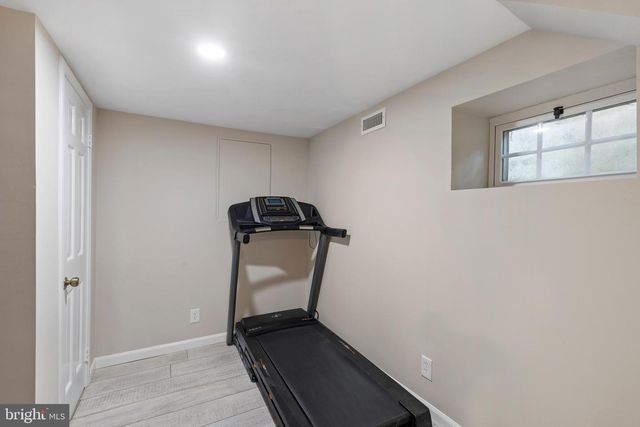 3045 S ABINGDON ST, Arlington, VA 22206