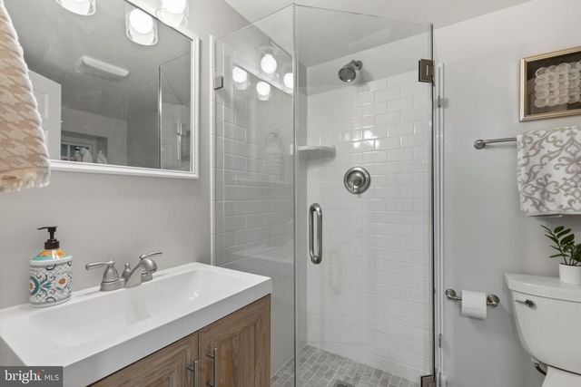 3045 S ABINGDON ST, Arlington, VA 22206