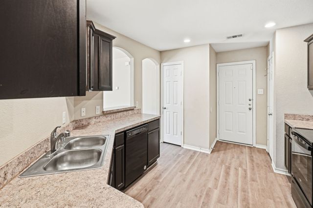 587 Lentisco Drive, Lancaster, TX 75146