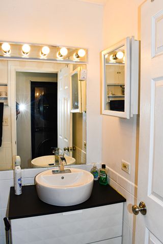 945 Commonwealth Court 4, Vernon Hills, IL 60061