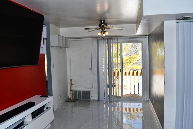 945 Commonwealth Court 4, Vernon Hills, IL 60061