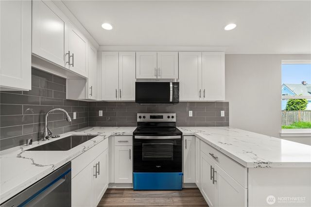 933 S Sprague Avenue, Tacoma, WA 98405