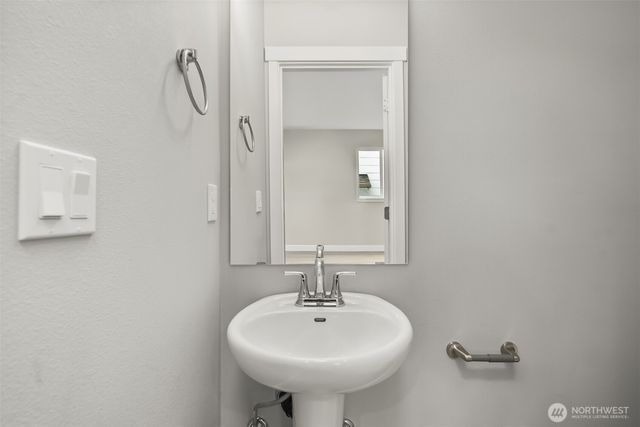 933 S Sprague Avenue, Tacoma, WA 98405