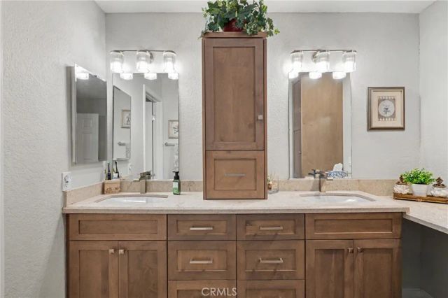 9 Old Wood, Pomona, CA 91766