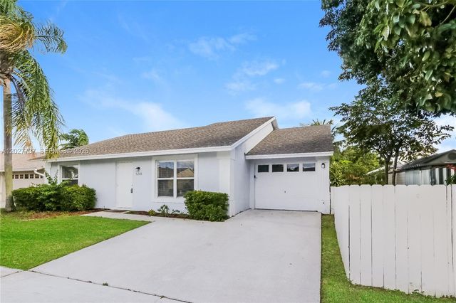 5200 Blueberry Hill Avenue, Lake Worth, FL 33463