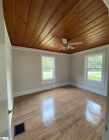 229 Grandview Drive, Spartanburg, SC 29303