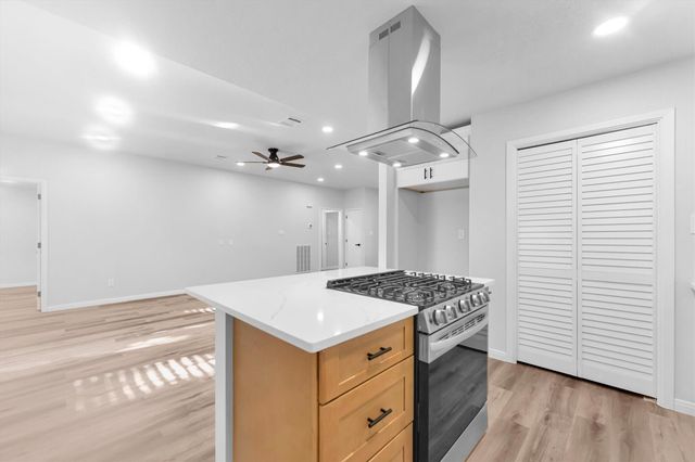 128 E Park Drive, Conroe, TX 77356