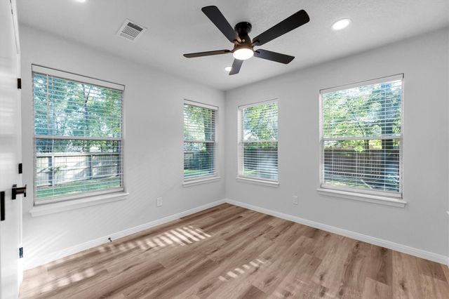 128 E Park Drive, Conroe, TX 77356