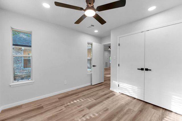 128 E Park Drive, Conroe, TX 77356