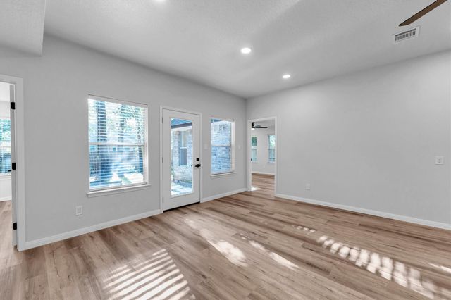 128 E Park Drive, Conroe, TX 77356