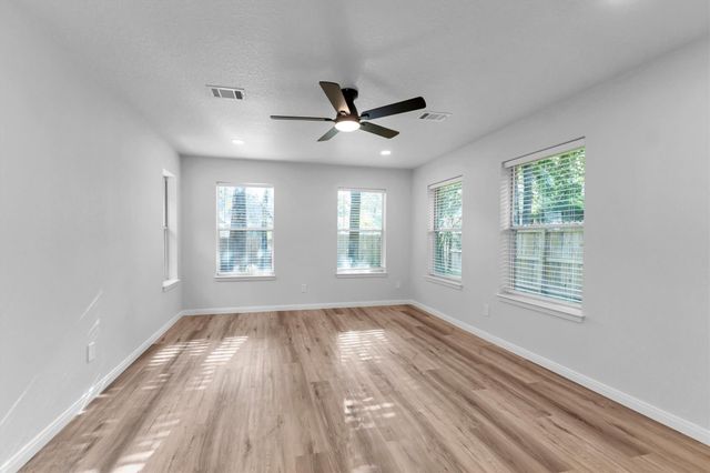128 E Park Drive, Conroe, TX 77356