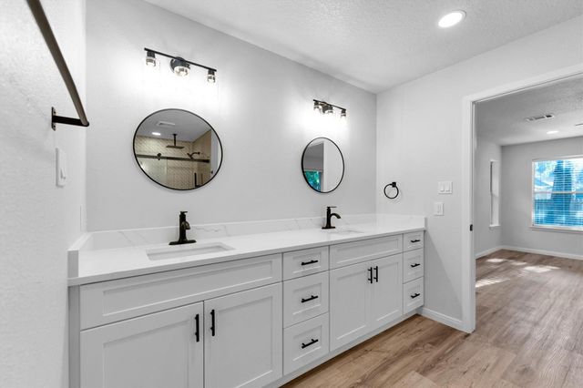 128 E Park Drive, Conroe, TX 77356
