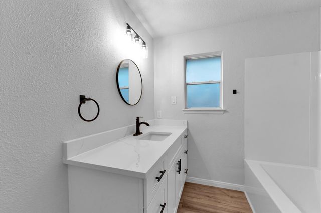 128 E Park Drive, Conroe, TX 77356