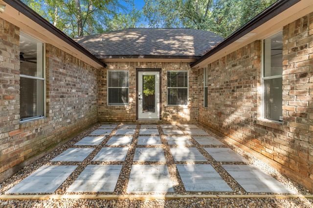 128 E Park Drive, Conroe, TX 77356