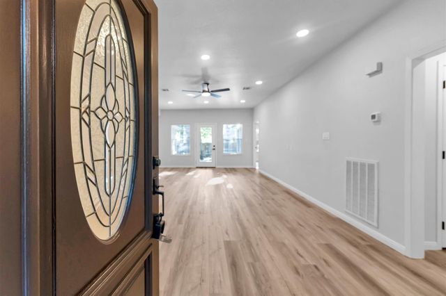 128 E Park Drive, Conroe, TX 77356